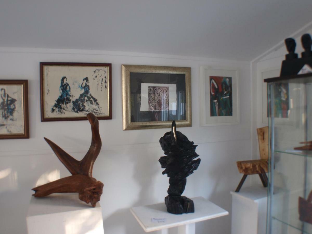 Lakefield Gallery Keel  Екстер'єр фото
